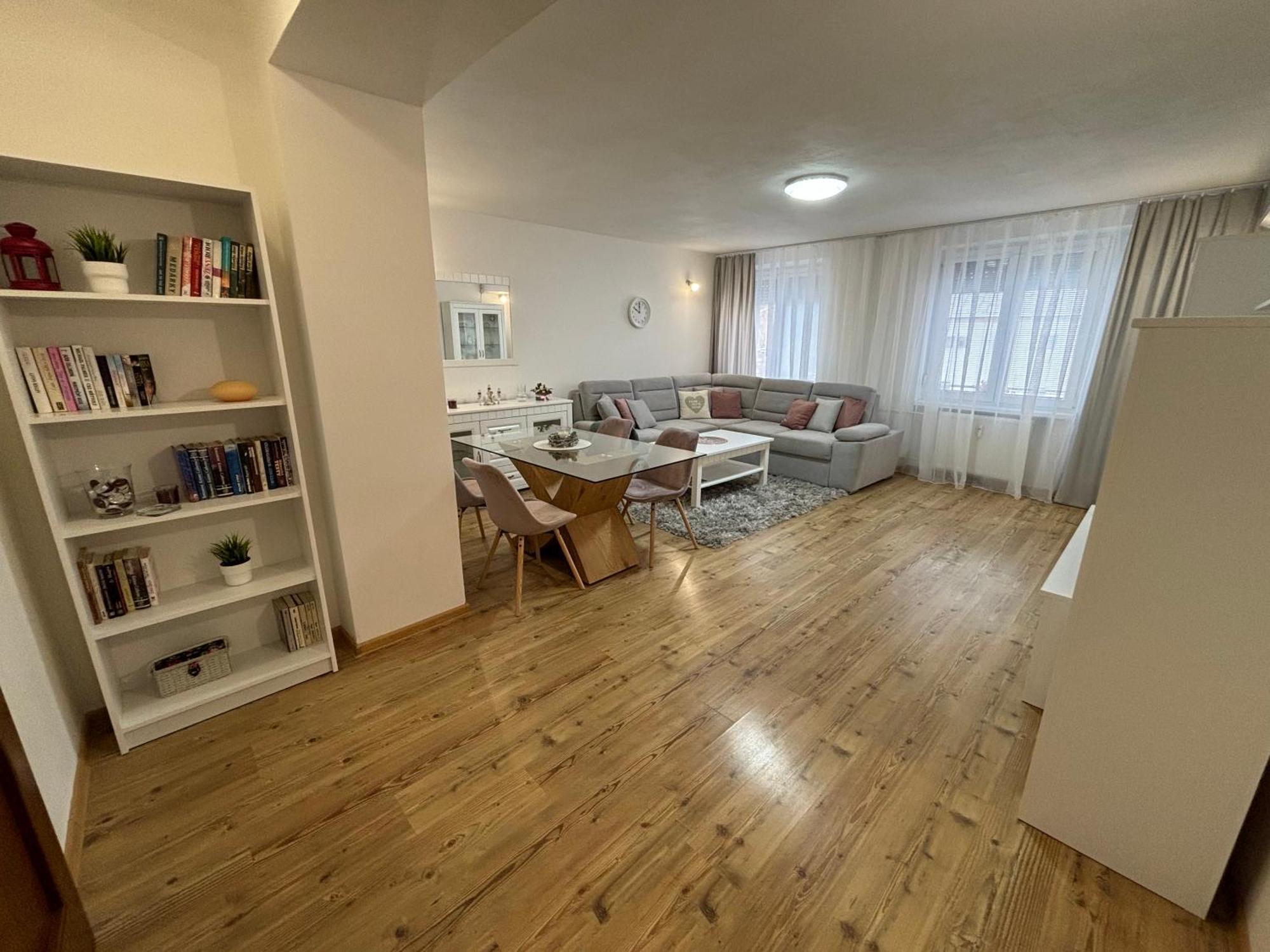 City Heart Luxury Apartment Nove Zamky Bagian luar foto