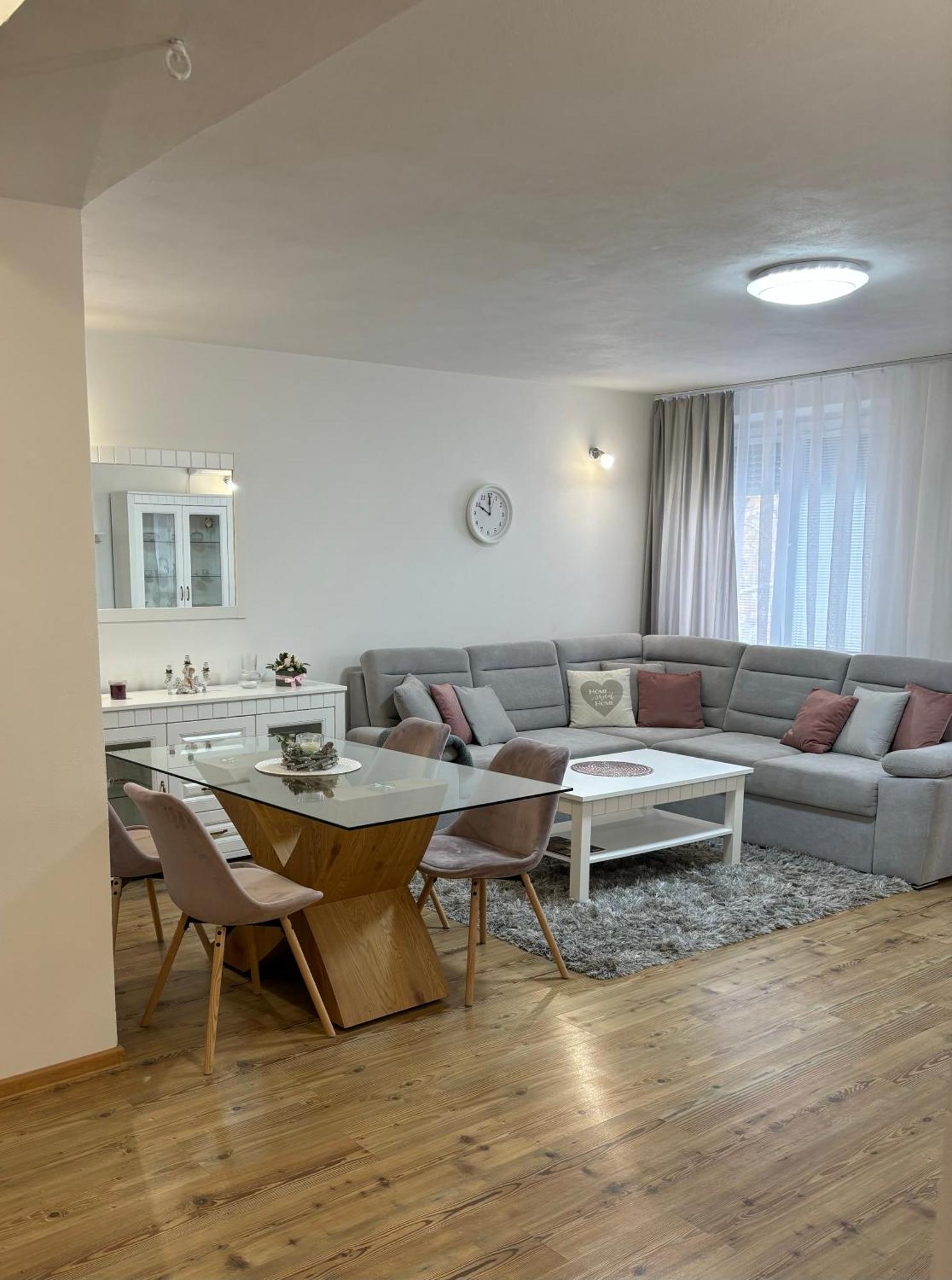 City Heart Luxury Apartment Nove Zamky Bagian luar foto