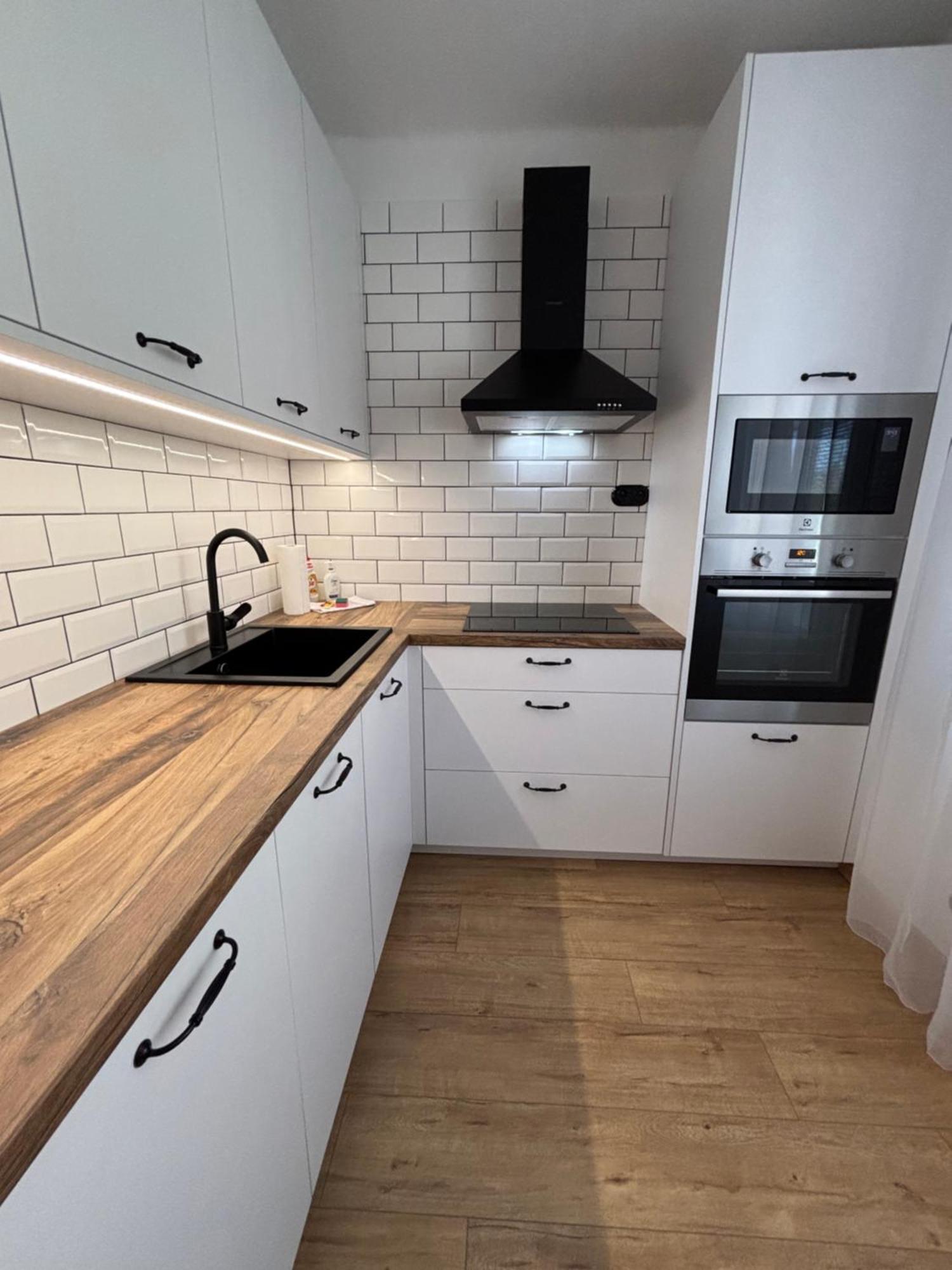 City Heart Luxury Apartment Nove Zamky Bagian luar foto